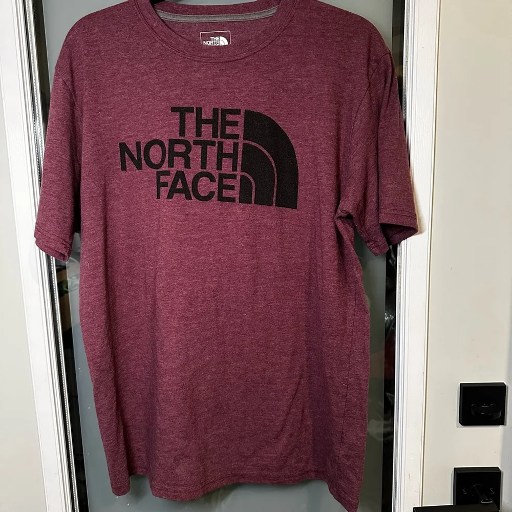 THE NORTH FACE Short Sleeve Half Dome Maroon and Black Print Tee Shirt